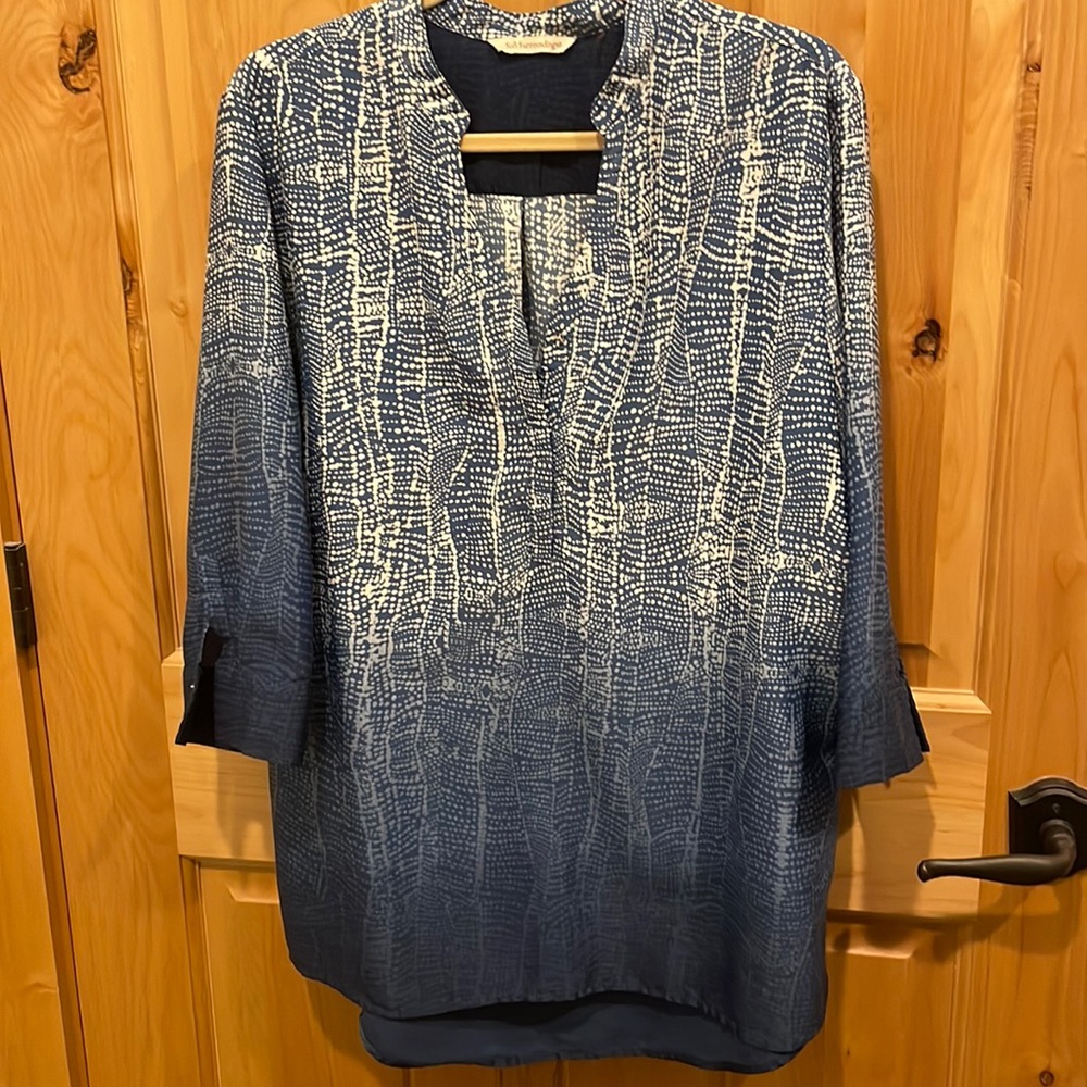 Soft Surroundings XL tunic blue and cream snap sleeves and v-neck